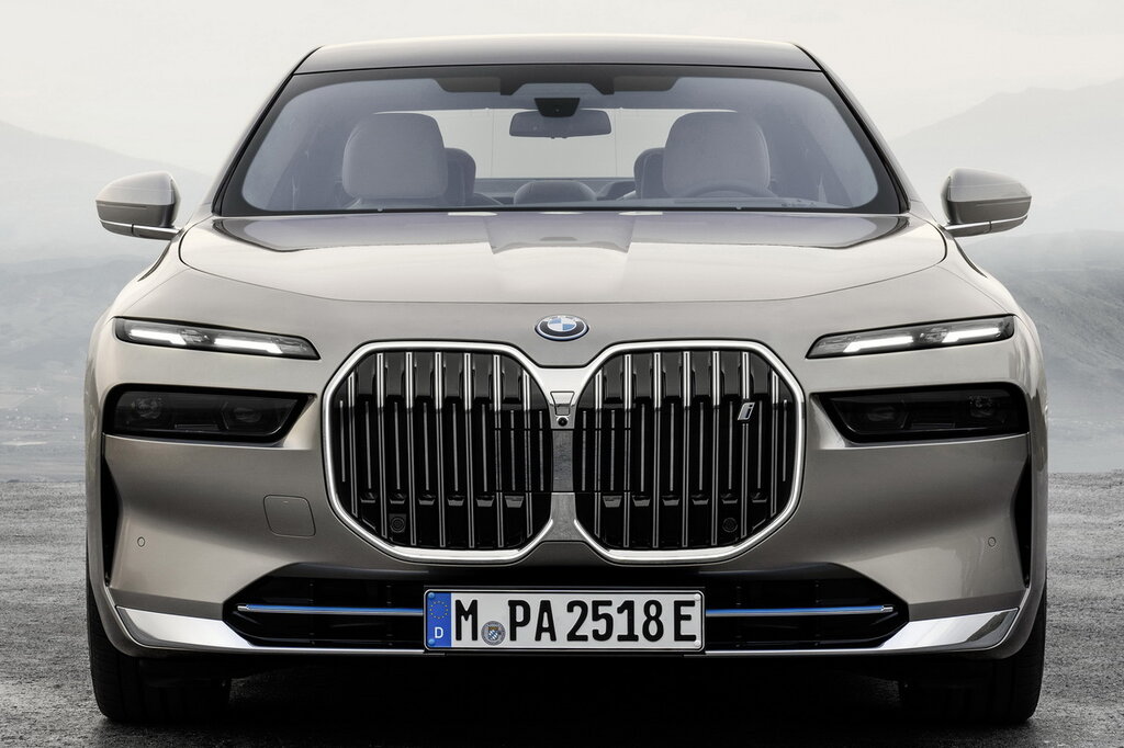 BMW i7